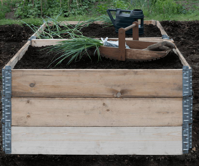 Raised garden bed